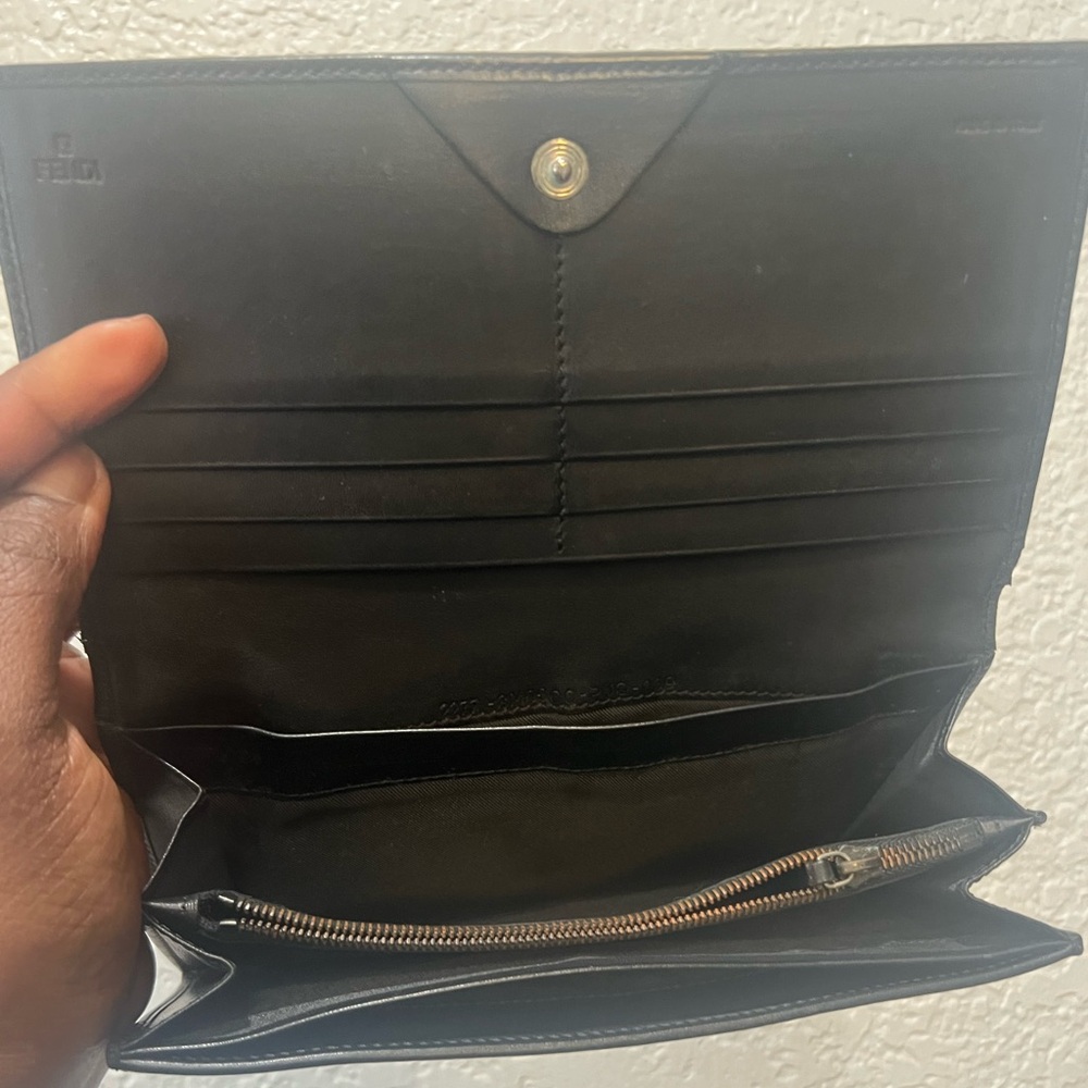 Sold ‼️‼️‼️‼️
Authentic vintage Fendi continental wallet! - Picture 7 of 13